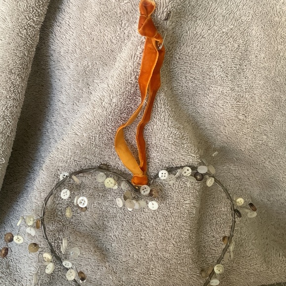 Heart and button hanging decor - Picture 4 of 4